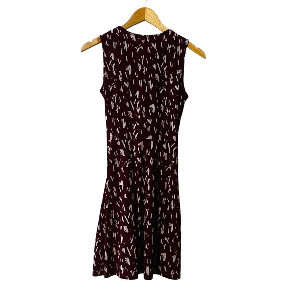 Kaileigh Printed Sleeveless Faux Wrap Dress Size SP Small Burgundy Cream - Picture 2 of 6